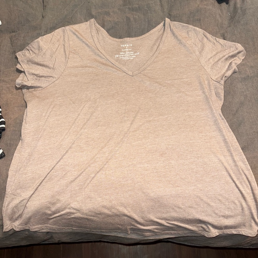 Torrid t shirt size 3x beige color